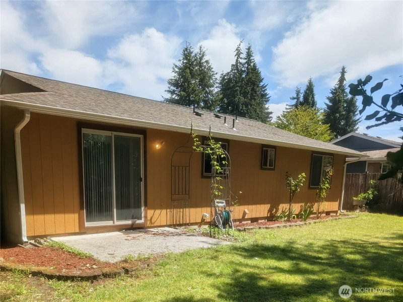 114 Jalyn Street photo 2