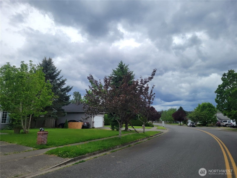 506 Skinner Way SW photo 2
