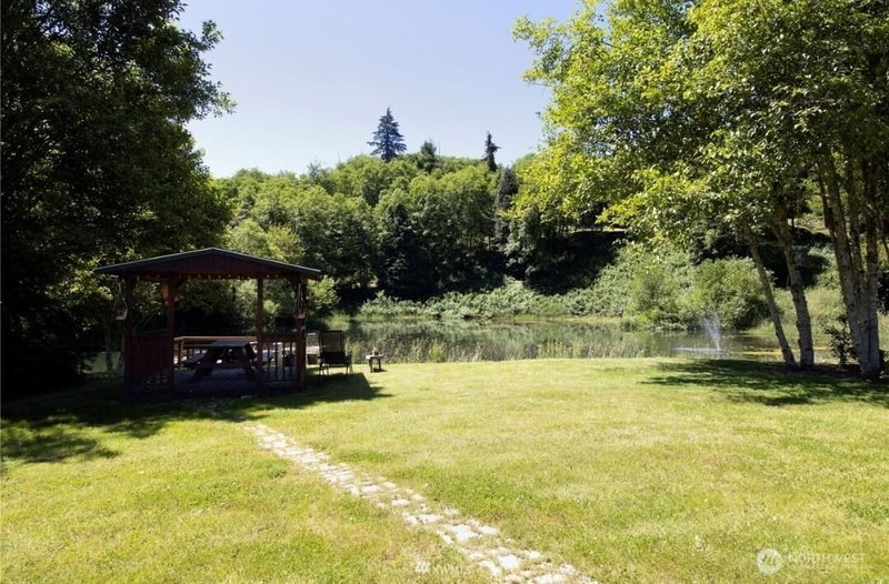 189 Trout Lakes photo 2