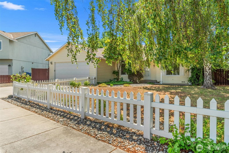 2299 E Veedol Drive photo 2
