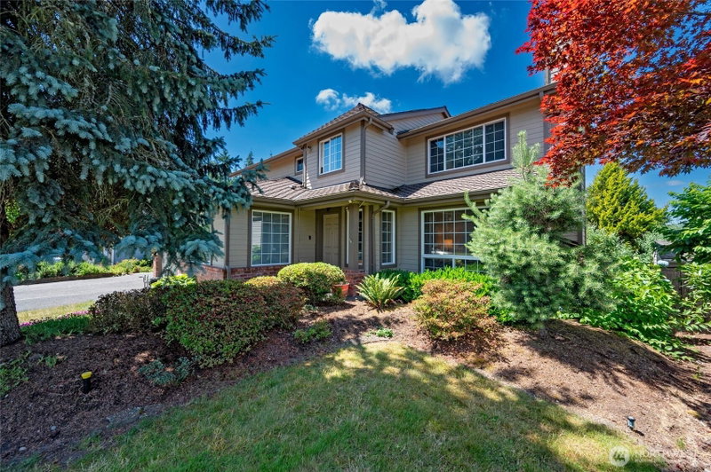 1529 Ilwaco Avenue NE photo 1