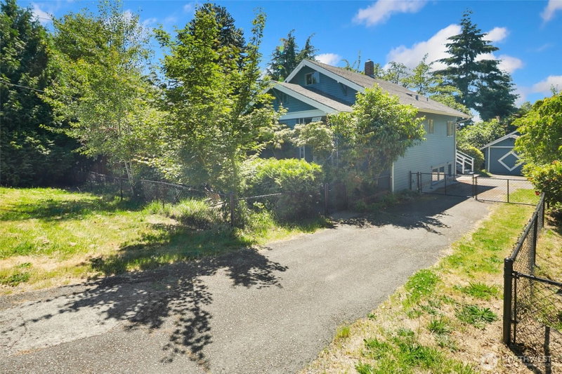 10045 10th Avenue SW photo 2