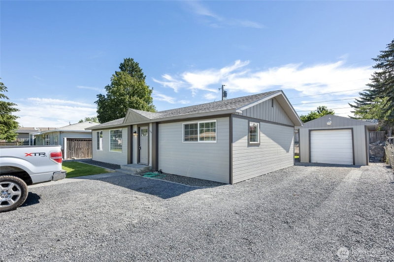 1545 Mary Street photo 2