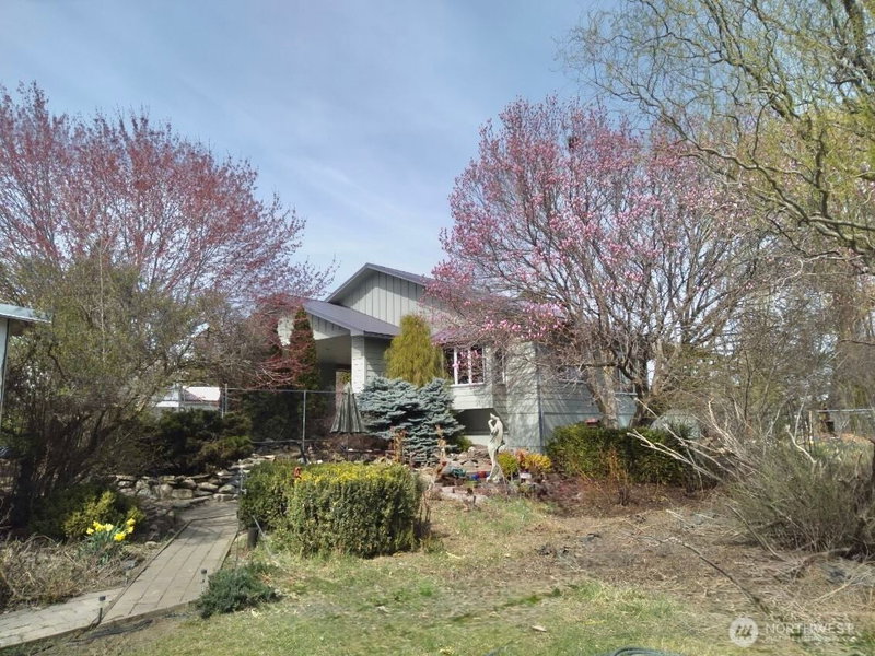 2050 James Avenue photo 2