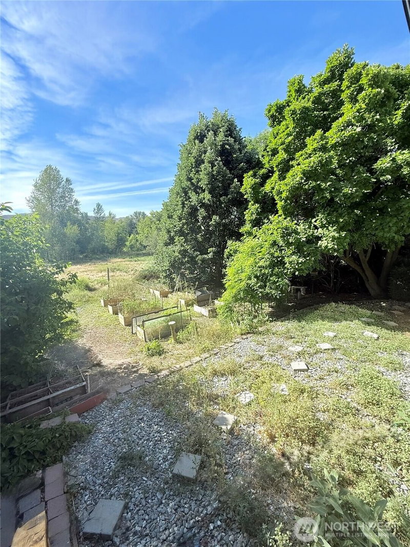 2050 James Avenue photo 38