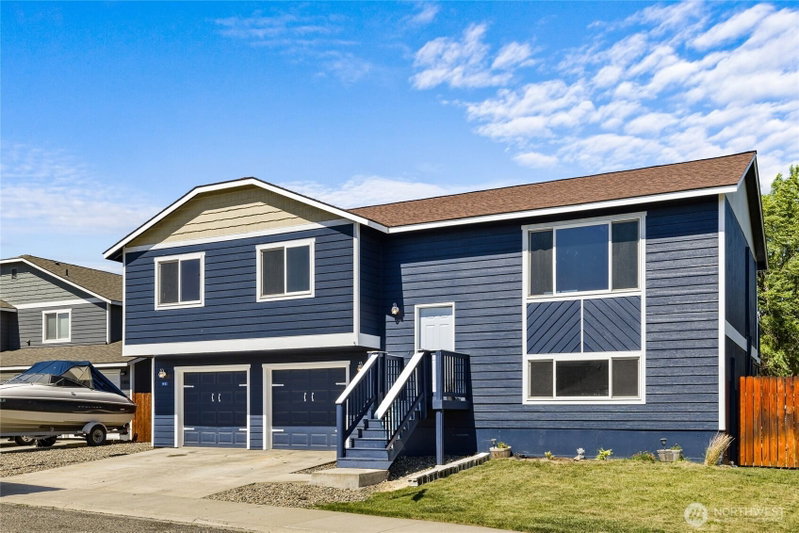 1903 Peakview Dr photo 2