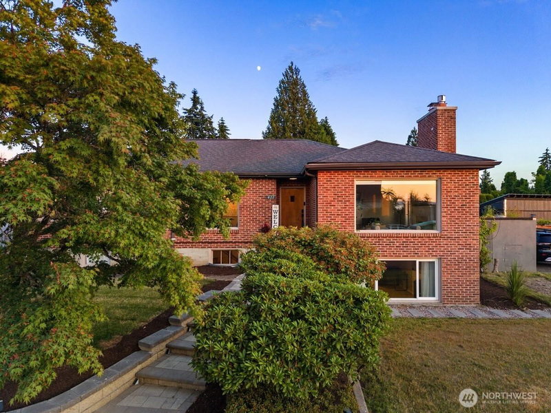 422 Crown Drive photo 2