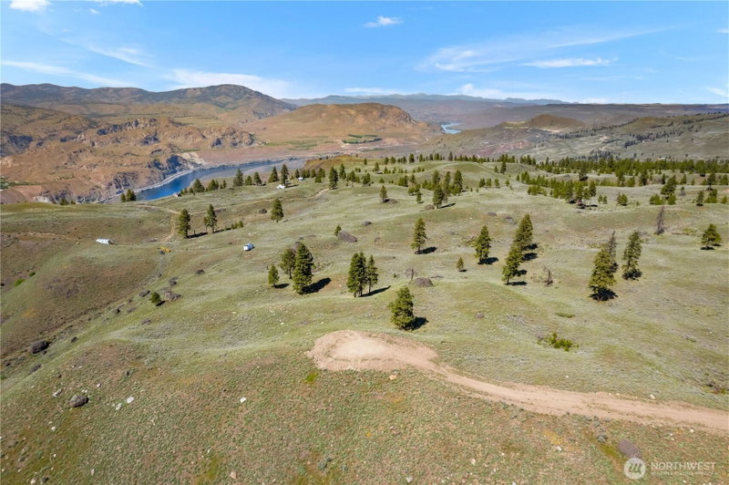 12 Columbia River Bluffs Road photo 2