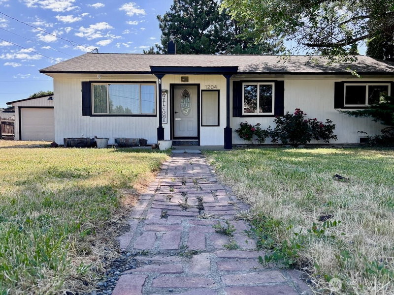 1204 N Willow photo 1
