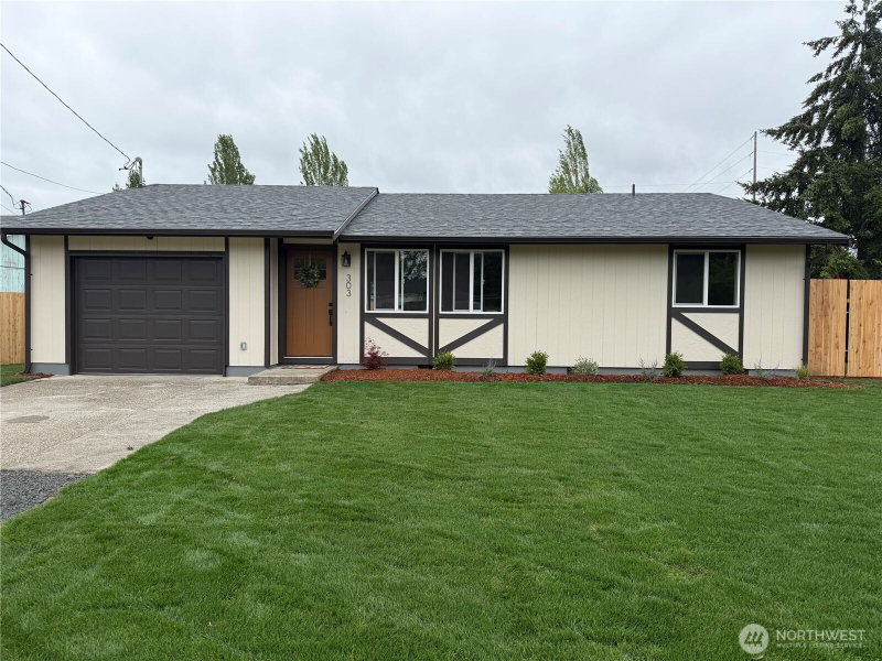 303 Railroad Street SW photo 1