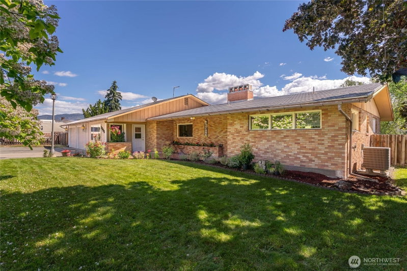 1903 Deerpath Drive photo 1