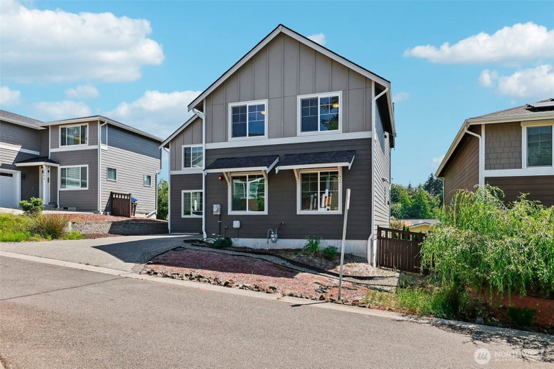 2548 Filbert Avenue photo 2