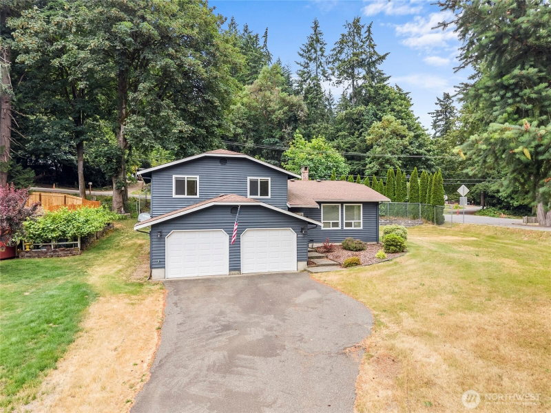 3995 Fischer Park Avenue NE photo 2