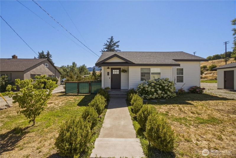 123 Chris Street photo 1