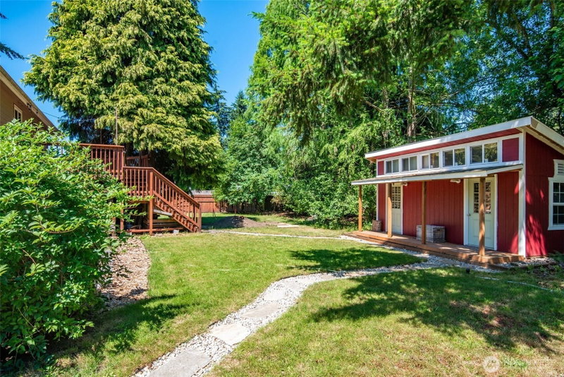 1502 Homann Drive SE photo 2