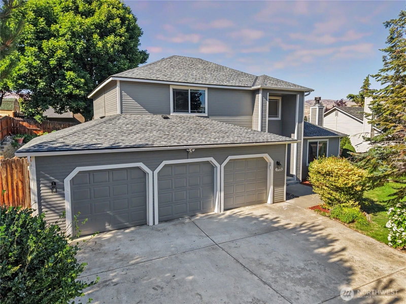 1922 Leavenworth Place photo 2