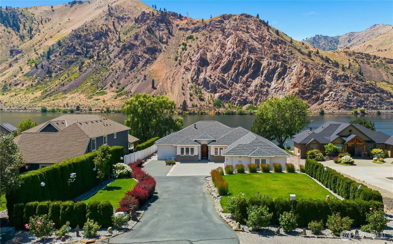 19 Chapman Lane photo 2