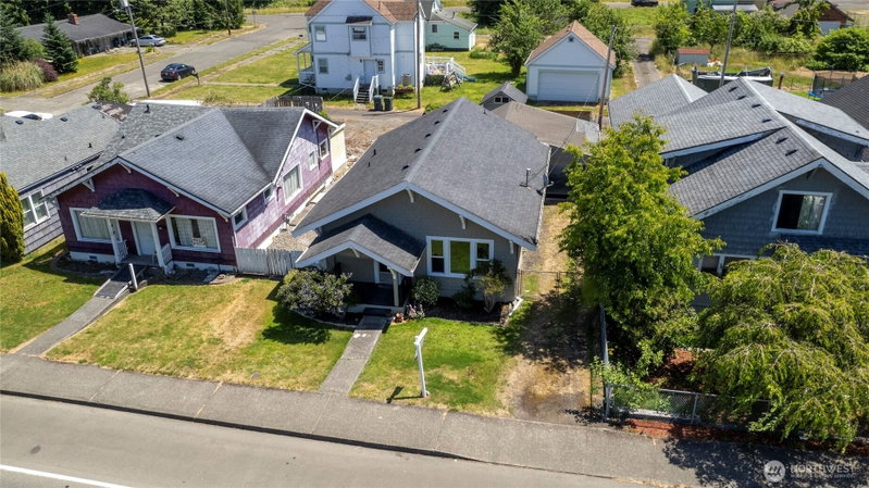 1120 Lincoln Street photo 1