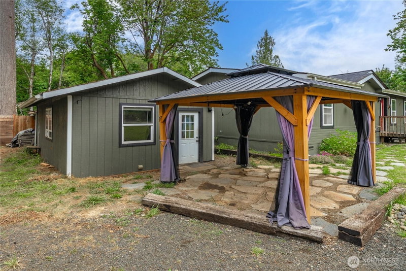 50 SE Fuchsia Avenue photo 2