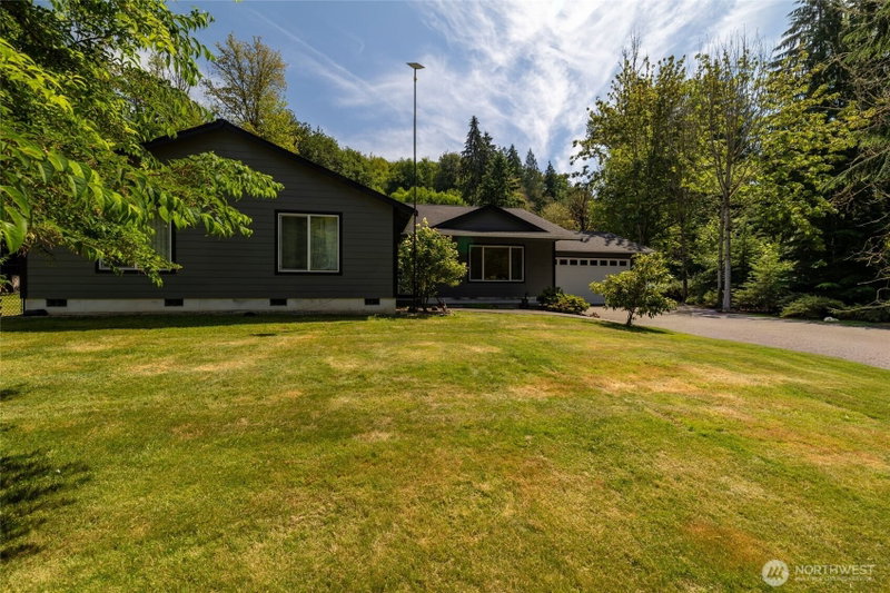 107 Skyview Drive photo 2