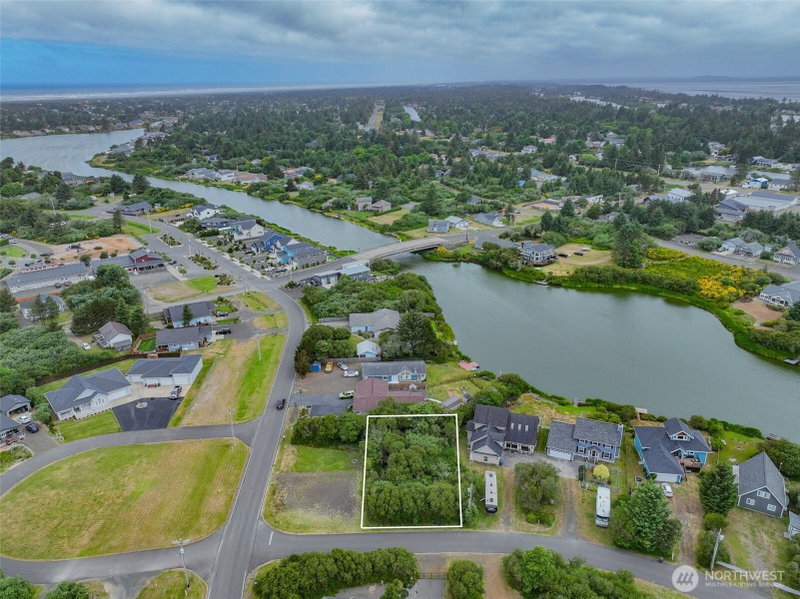 134 Sea Breeze Loop SW photo 1