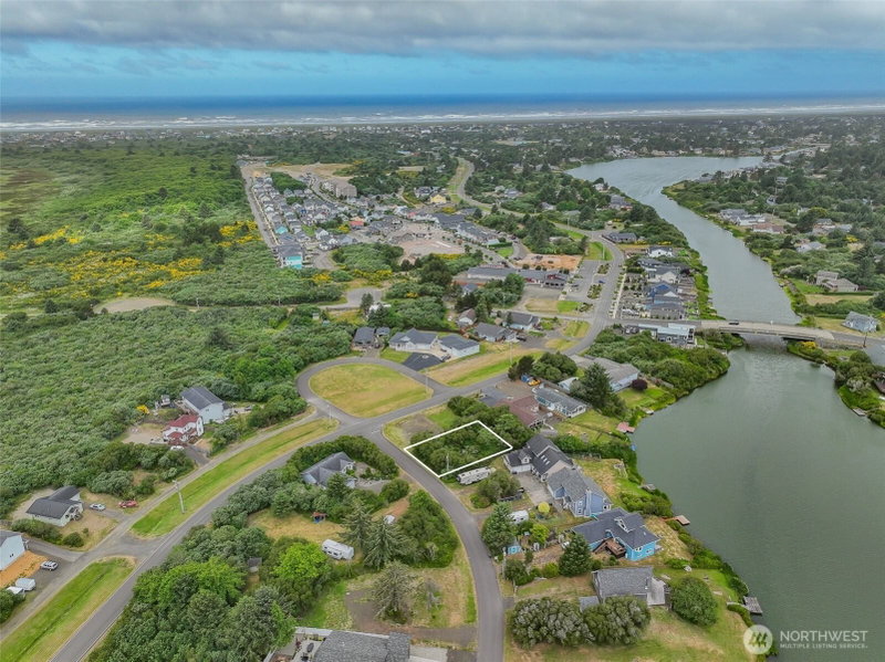 134 Sea Breeze Loop SW photo 2
