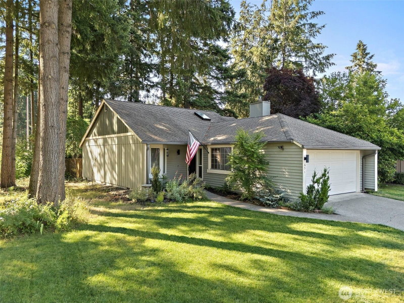 651 Malibu Drive SE photo 2