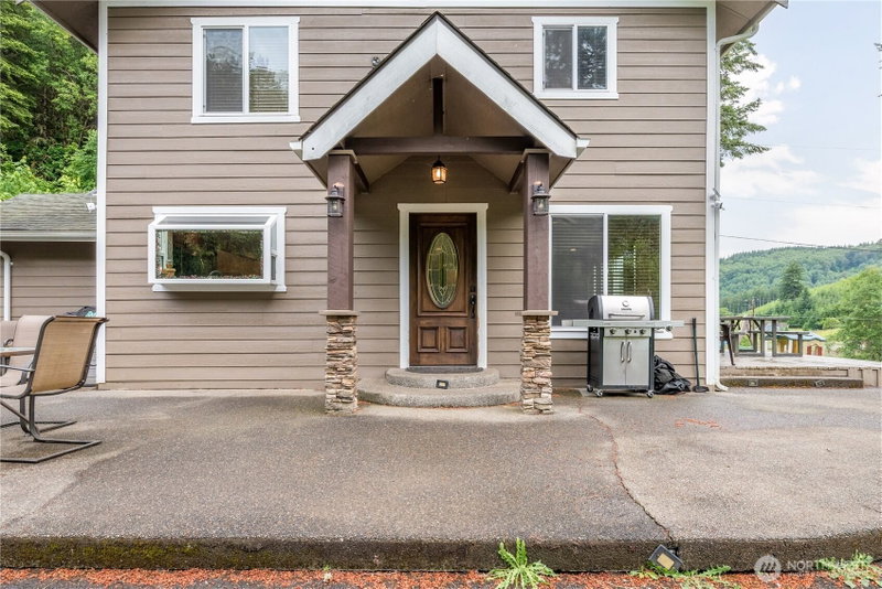 1430 Hazel Dell photo 2