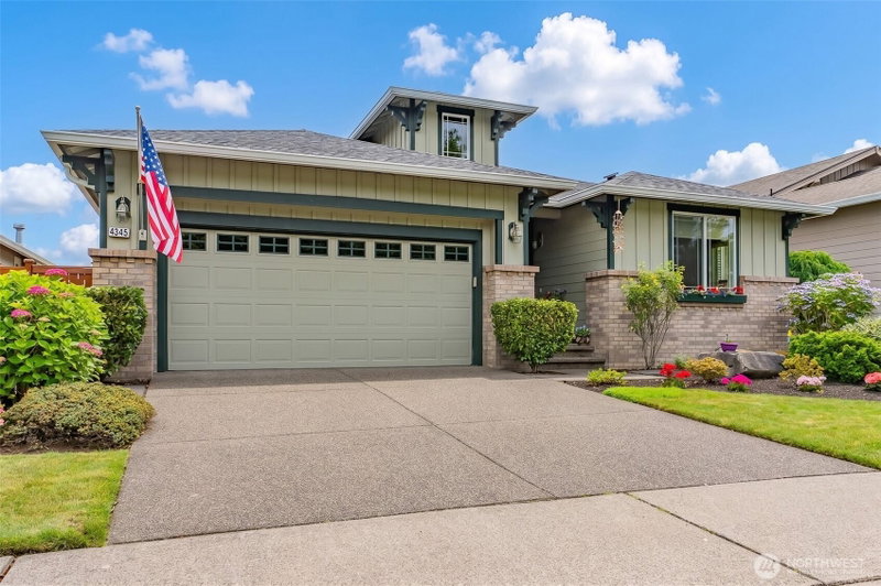 4345 Sinclair Loop NE photo 2