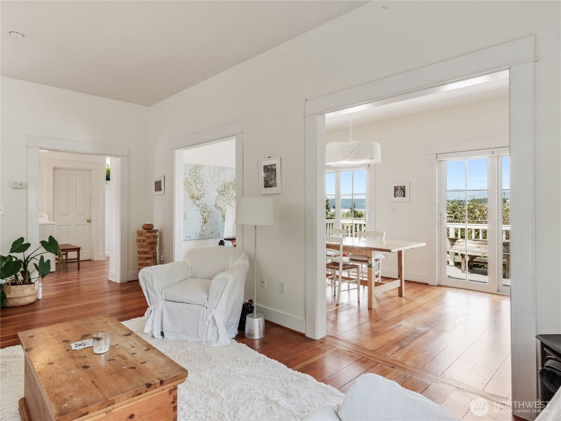 1011 Cass Street photo 2