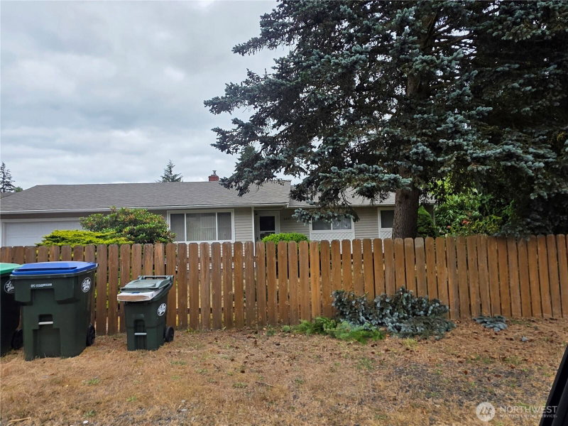 8407 Queets Drive NE photo 1