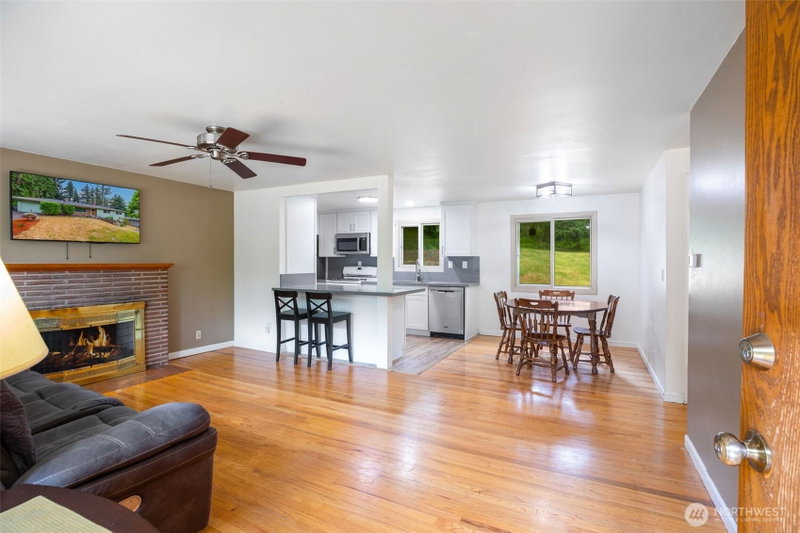 1022 S 197th Street photo 2