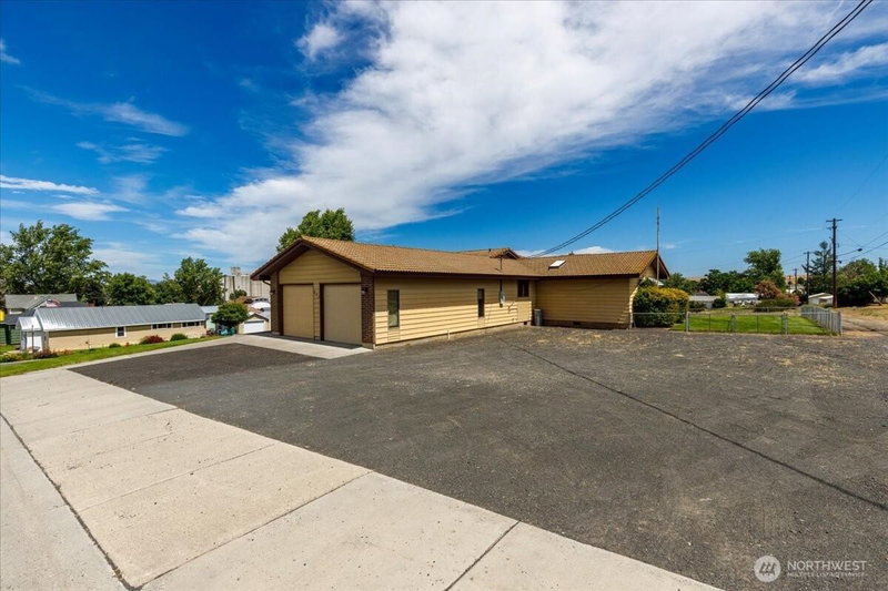 607 SE Brace photo 2