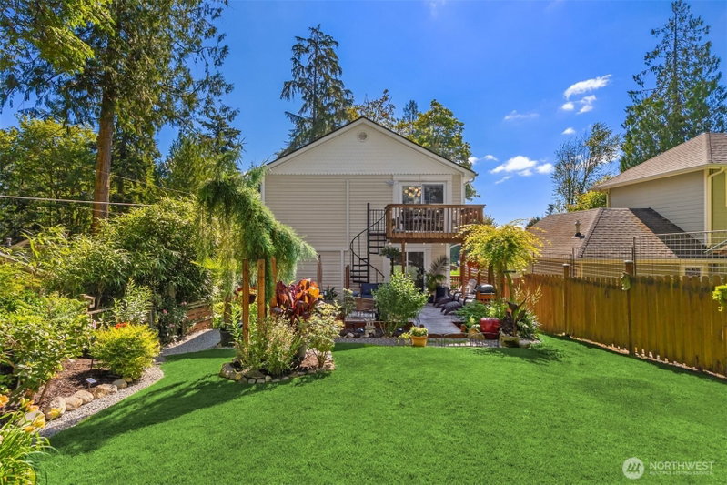 19131 Harris Avenue NE photo 2