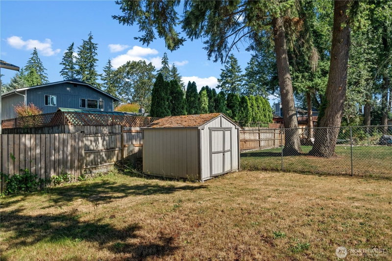 19320 Crescent Drive E photo 21