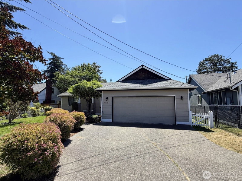 8428 Veterans Drive SW photo 2