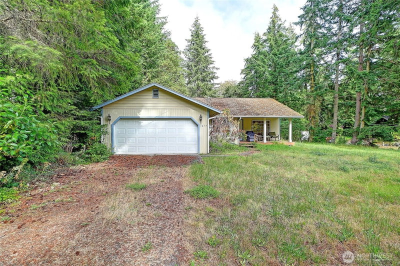 1675 Aspen Drive photo 2