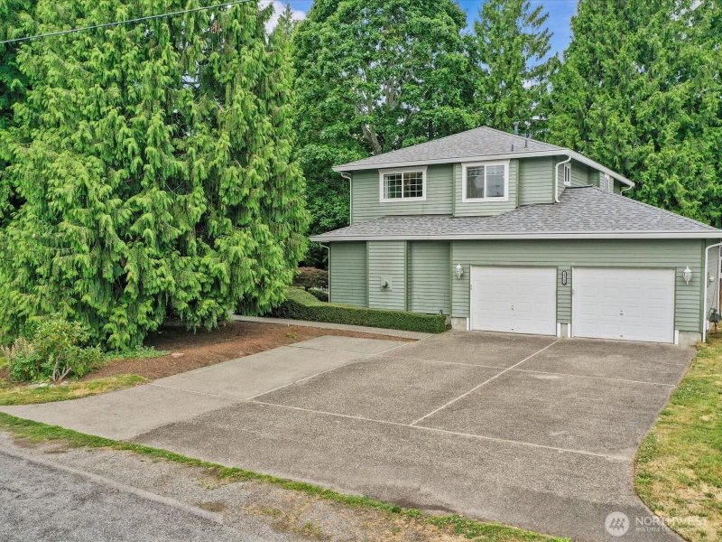 18319 Driftwood Drive E photo 2