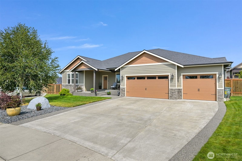 5962 April Lane photo 1