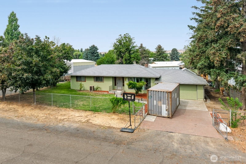 156 Warden Avenue NW photo 2