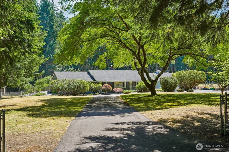 884 Kamus Place photo 1