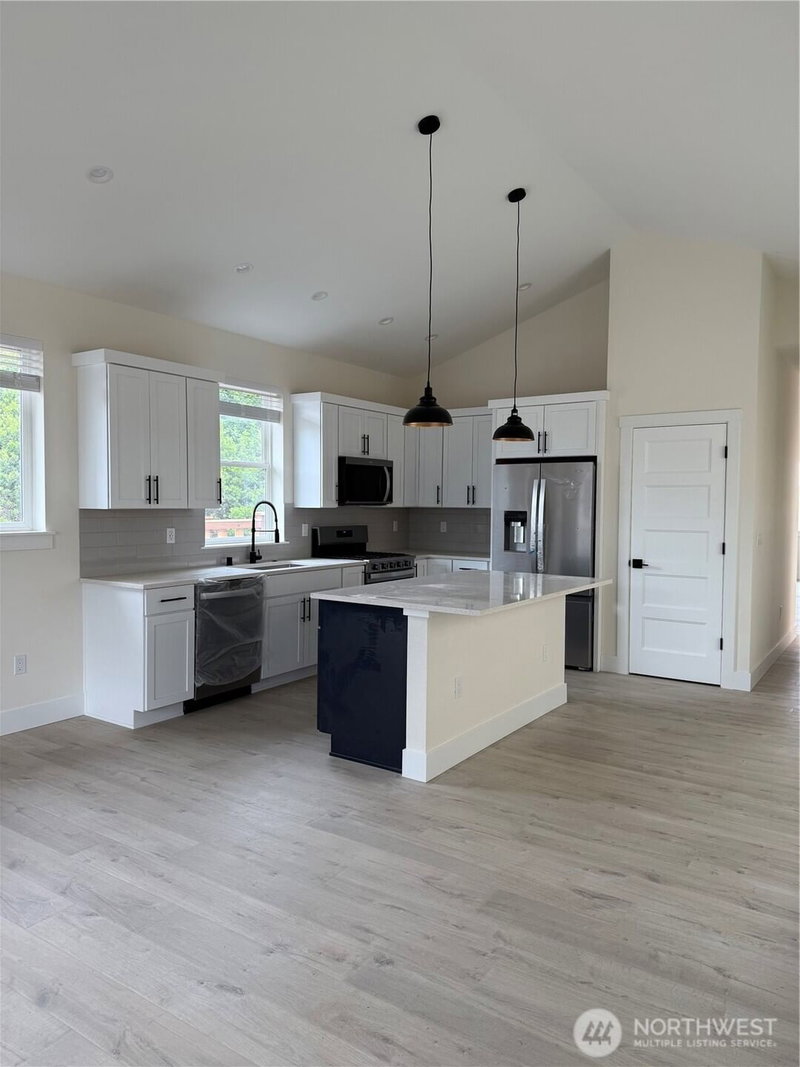 424 Swordfern Court SW photo 2