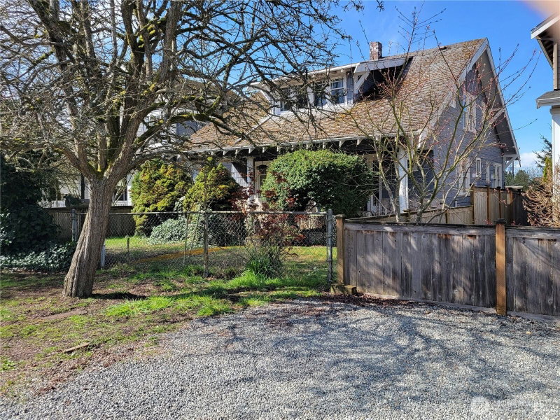 10041 40th Avenue SW photo 1