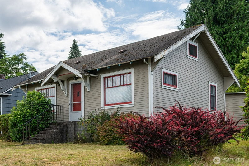 5806 Commercial Avenue photo 1