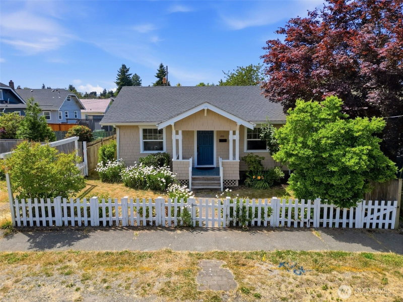 1010 N Pine Street photo 2
