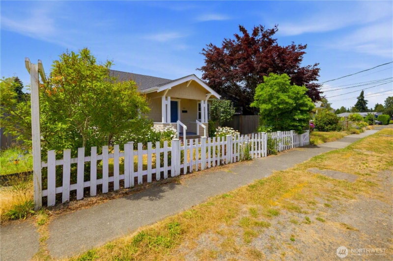 1010 N Pine Street photo 33
