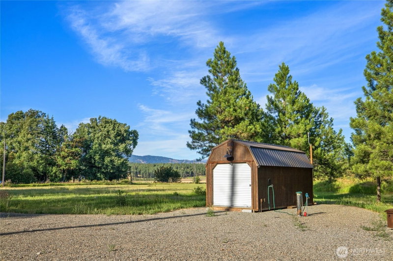 270 Masterson Road photo 2
