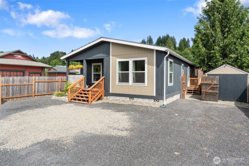1018 SE Front Street photo 2