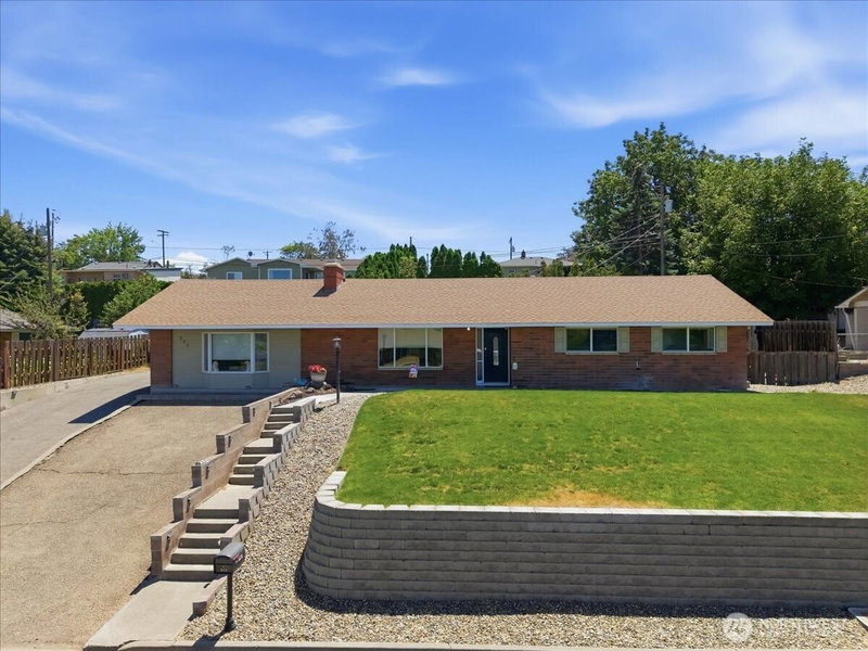 933 Vine Ave photo 2