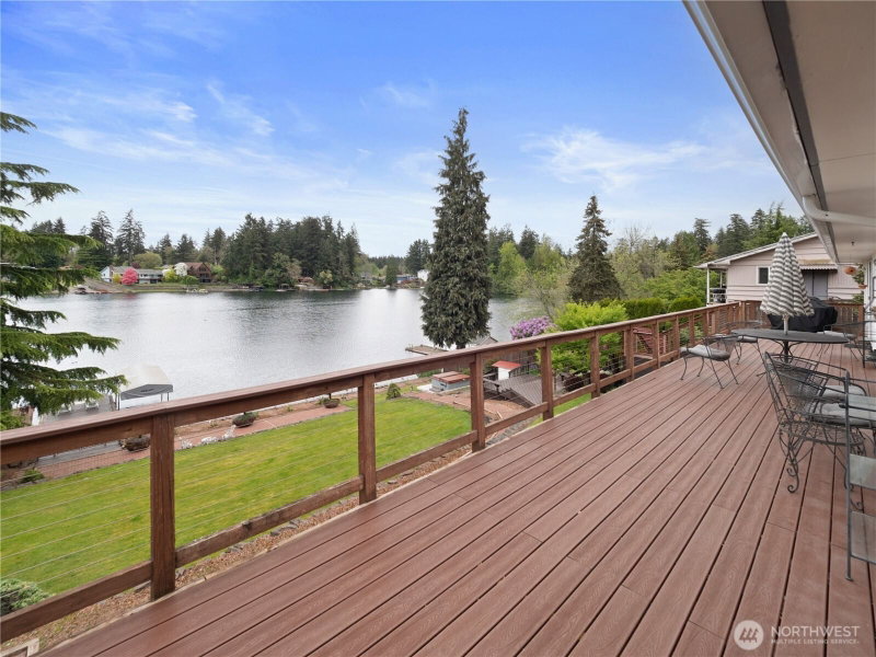 1119 Lake Vista Boulevard S photo 2